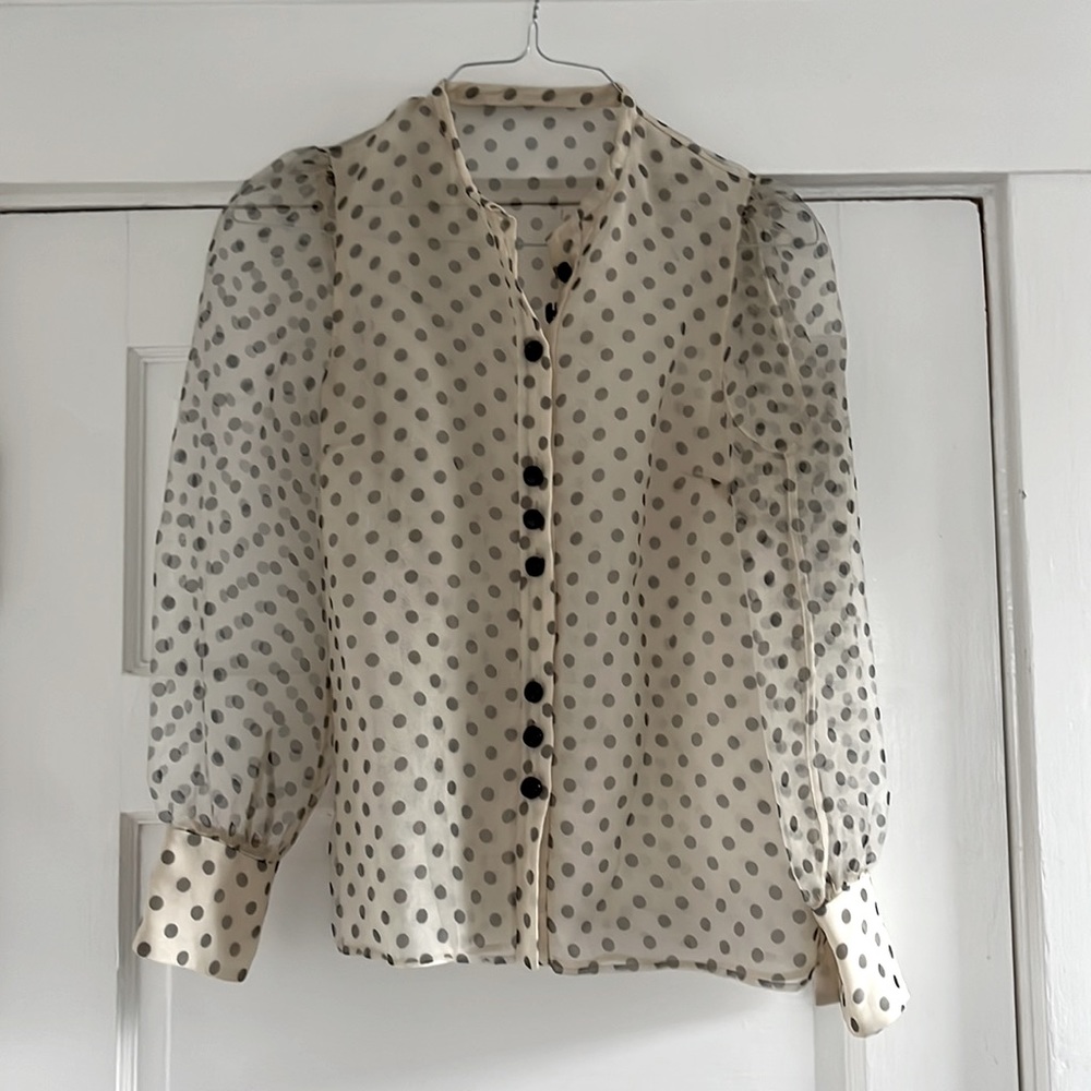 Beautiful ❣️vintage❣️ blouse with black dots!